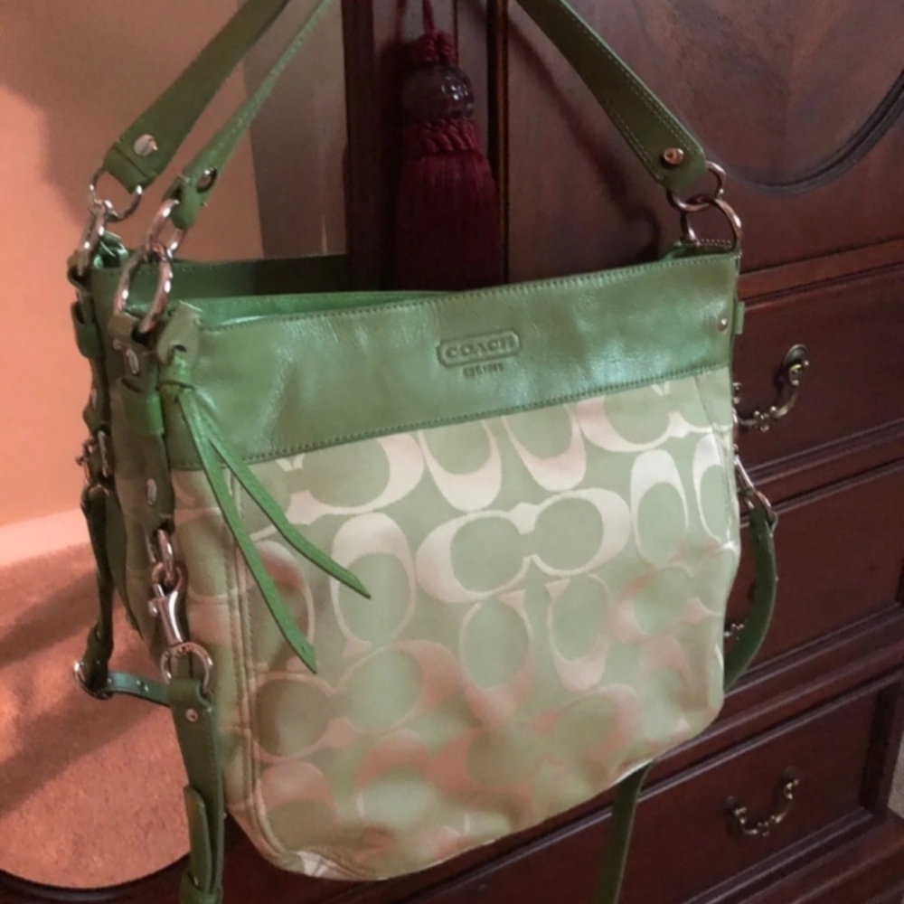 💢Sold💢 Coach Zoe Signature! - Picture 2 of 8